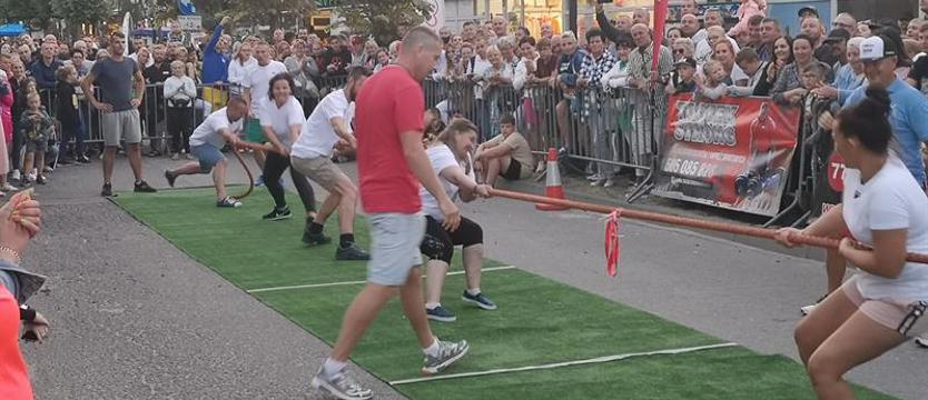 Każdy mógł się poczuć strongmanem. Przeciąganie liny w Pobierowie