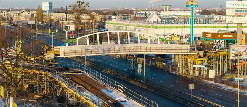 Kładka nad ulicą Struga w Szczecinie. Ruszają prace wykończeniowe
