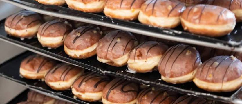 W tłusty czwartek Polacy mogą wydać na pączki równowartość 381 mieszkań