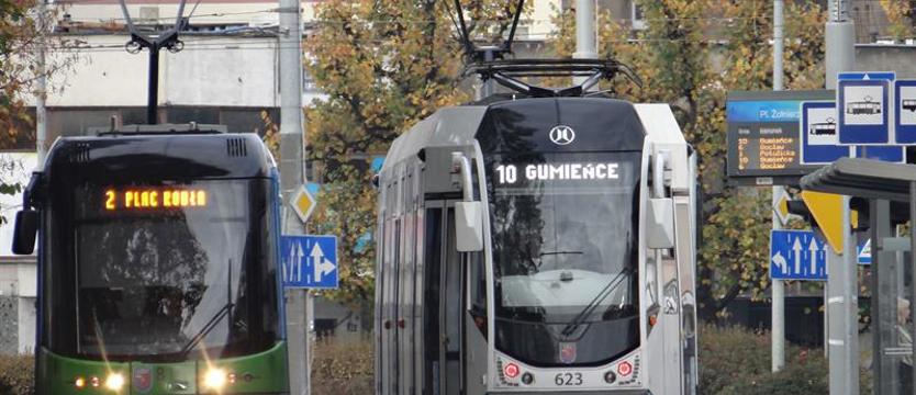 Komunikacja na 1 listopada. Autobusy dodatkowe i tramwaje co trzy minuty