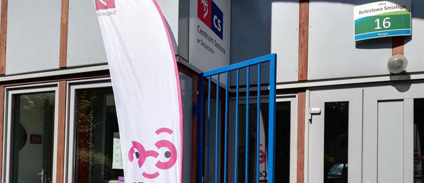 Pomagają seniorom się spisać