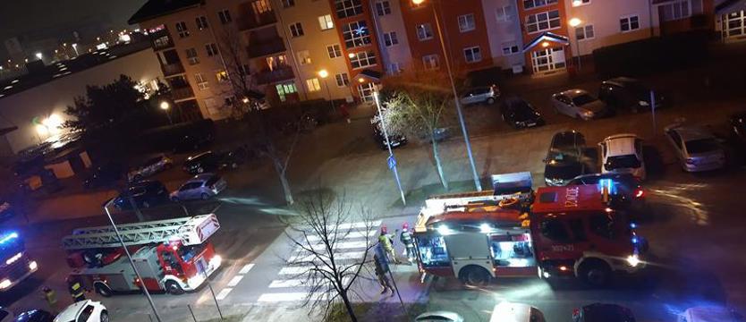 Palił się dziecięcy wózek. Mieszkańcy bloku przy ul. Iwaszkiewicza w strachu