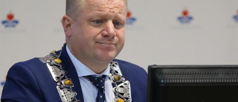 „Bezczelna baba” w prokuraturze. Radny odpowie za niegrzeczne słowa