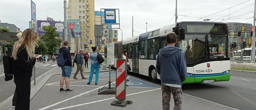 Autobusy przez centrum od czwartku pojadą inaczej. Na pl. Rodła i w al. Wyzwolenia znów reorganizacja