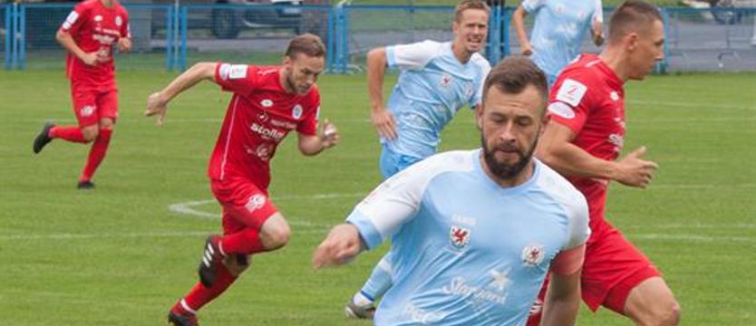 Piłka nożna. Do 86 minuty Błękitni prowadzili ... przegrali