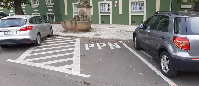 Różne parkingi, różne cenniki. Kłopoty kierowców