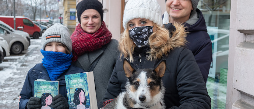 W kolejce po nową powieść Stenki. Spotkanie autorskie przed... ksiegarnią