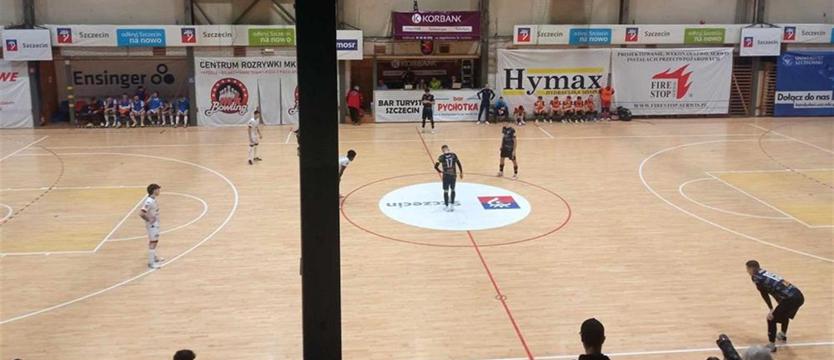 Futsal. Dużo emocji i trzy czerwone kartki
