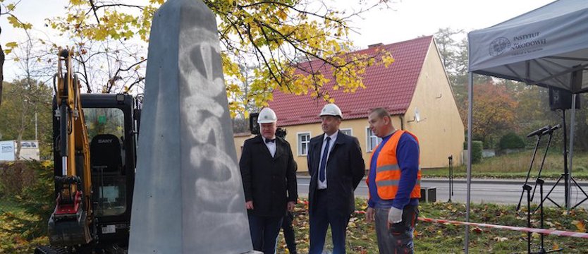 Zdemontowali obelisk "wdzięczności Armii Czerwonej" w Bobolicach