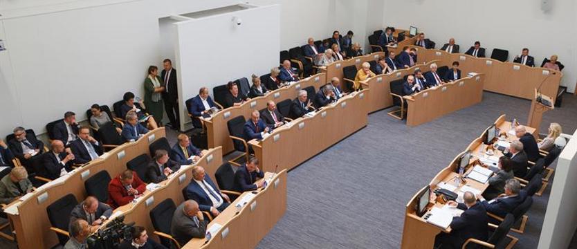 Decyzja sejmiku: samorządowcy będą więcej zarabiać