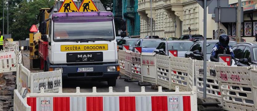 Dłuższe utrudnienia na Matejki. Kiedy finał robót?