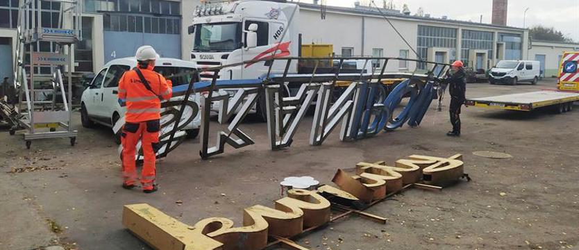Zbadają stare neony. W projekt zaangażowała się firma Troton