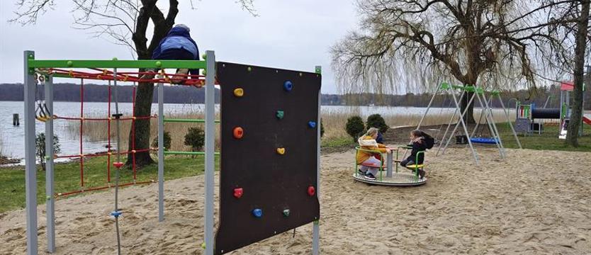 Prezent na święta. Nowy plac zabaw w Ińsku