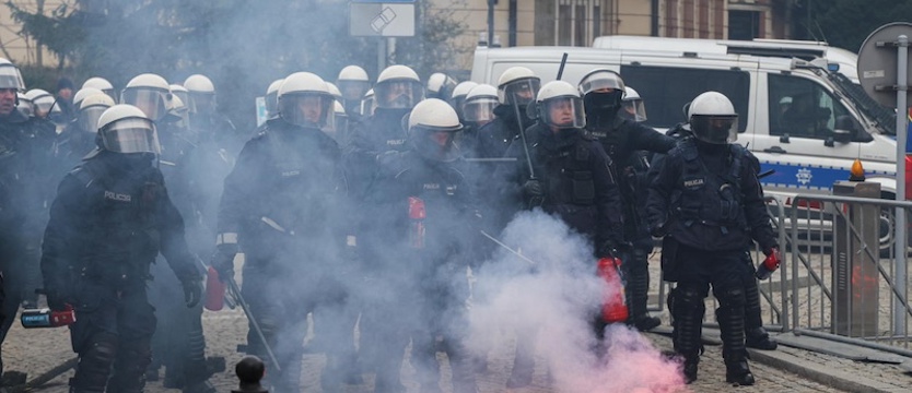 Policja: zarzuty dla 14 osób zatrzymanych po środowych protestach rolników