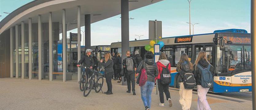Nowy dworzec. Z widokiem na wodę