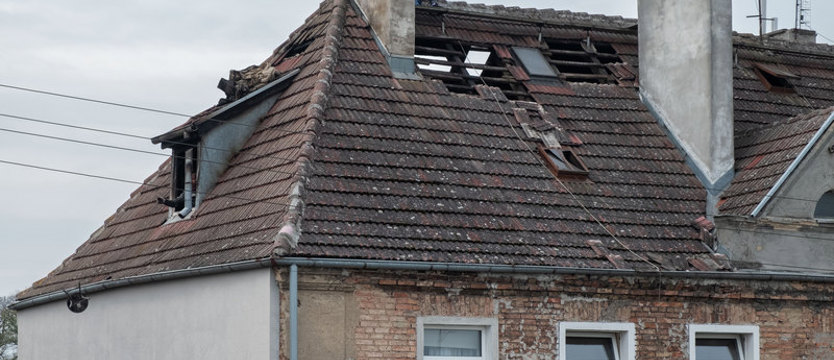 Śledczy ustalają przyczynę pożaru przy ul. Ciasnej. Straty są ogromne