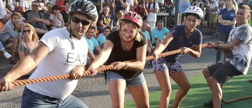 Nocne przeciąganie liny w Pobierowie. Strongmen pokazał moc