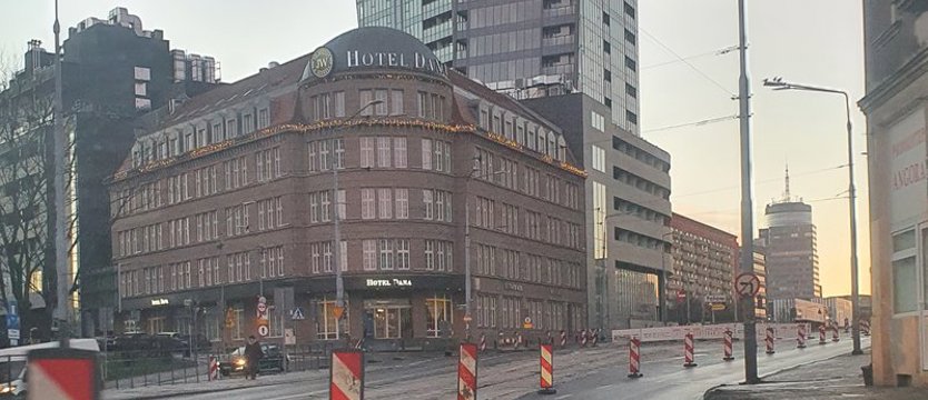 Kołłątaja odblokowali, Wyzwolenia zwężą. Przebudowy torowisk i kolejna reorganizacje