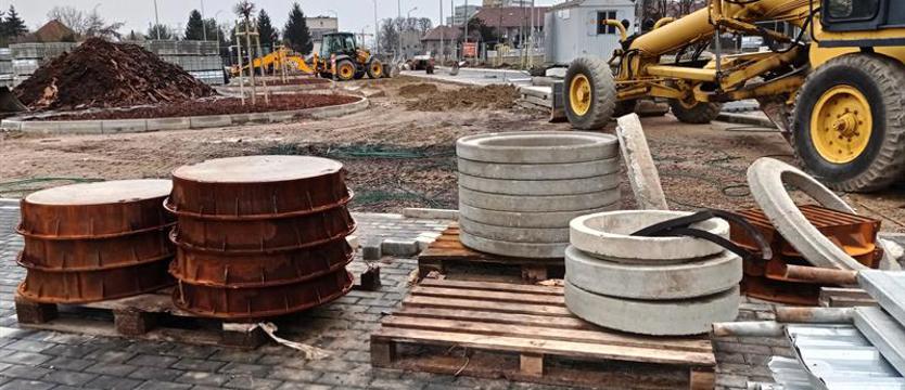 Parking przy ul. Arkońskiej bliżej końca. Inwestor znów tłumaczy wykonawcę