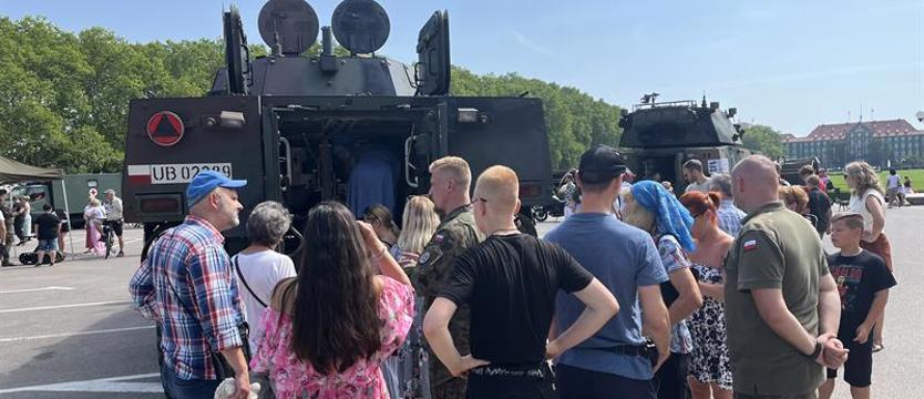 Z okazji Święta Wojska Polskiego. Po uroczystym apelu prezentacje i rozmowy