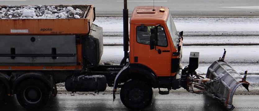 Odśnieżą i posolą za 9 mln zł. Zimowe umowy na drogi