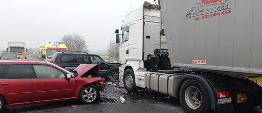 Wypadek na betonce. Strażacy uwalniali zakleszczoną osobę
