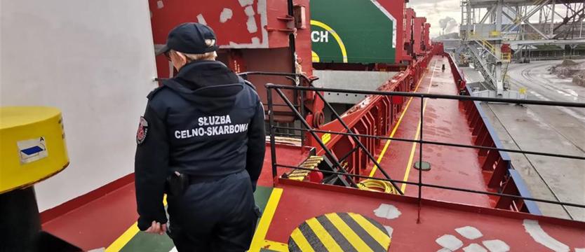 Nielegalne papierosy na statku w szczecińskim porcie