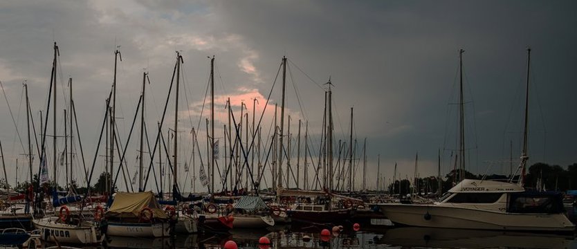 Ostrzeżenia przed burzami we wtorek w całym regionie