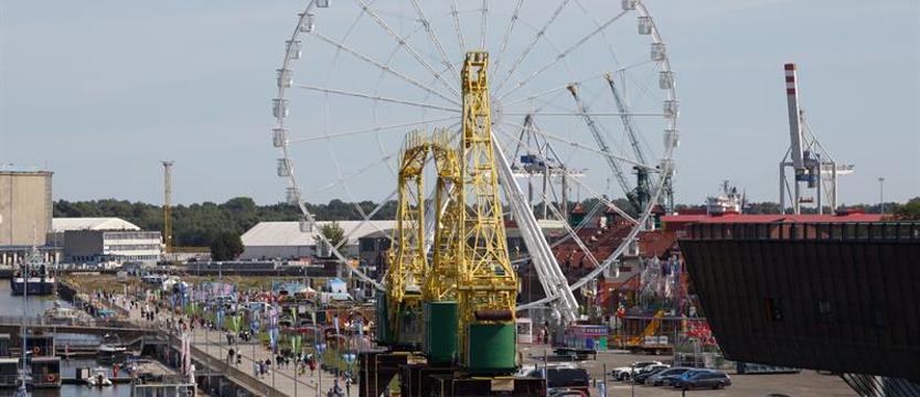 Lato na Łasztowni. Bulwarove, plaża, wesołe miasteczko