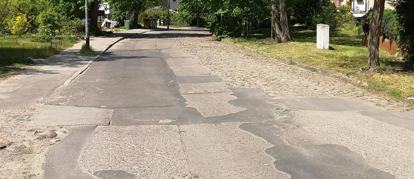 Smoczą nadal po kocich łbach. Na remont ulicy zabrakło pieniędzy