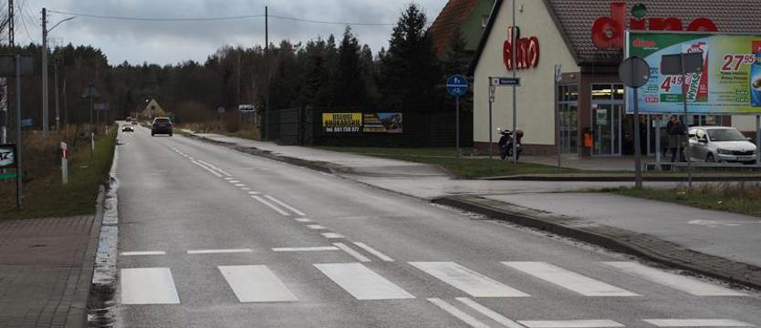 Doświetlą przejście, spowolnią kierowców? Dla bezpieczeństwa pieszych w Trzebieży