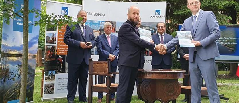 Kolejna inwestycja na Odrze. „Parkingi” dla lodołamaczy i nowe oznakowanie