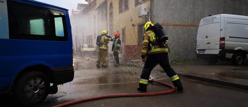 Na ulicy w Złocieńcu ulatniał się gaz. Ewakuowali mieszkańców i Jarmark Bożonarodzeniowy