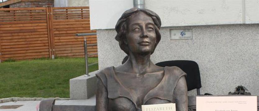 Tu gdzie wszystko się zaczęło. Po śladach Elizabeth…
