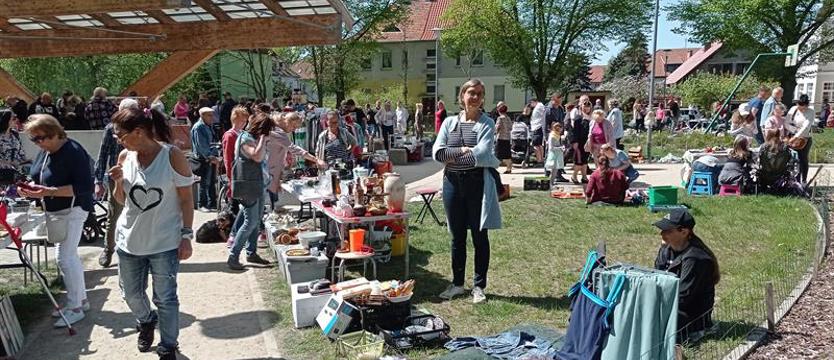 Skwer pełen urokliwych staroci. Skarby z drugiej ręki