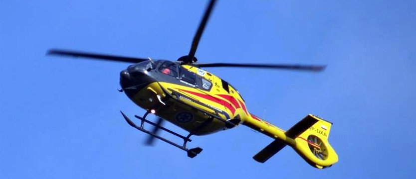 Jedna osoba zginęła, dwoje dzieci ciężko rannych. Droga krajowa nr 20 zamknięta