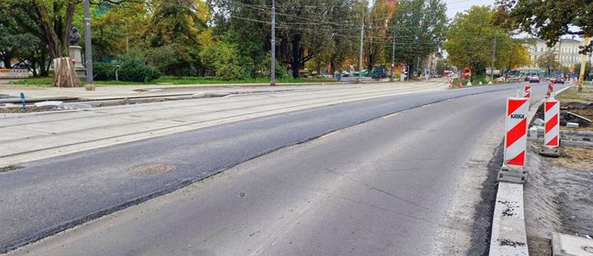 Asfaltowanie pl. Zwycięstwa w Szczecinie. Utrudnienia także w piątek
