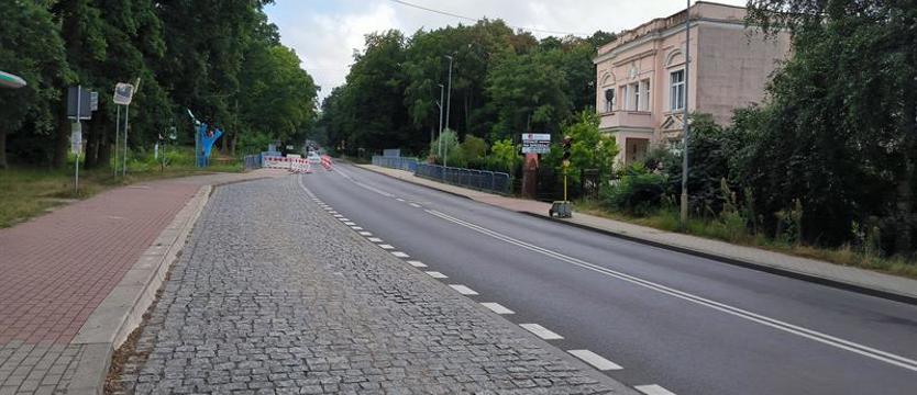 Na wiadukcie w Policach wciąż wahadłowo