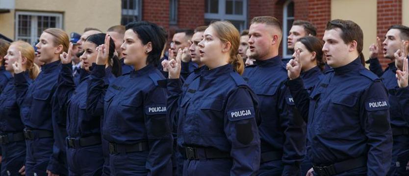 Ślubowanie i medale. Uroczystość w Komendzie Wojewódzkiej Policji