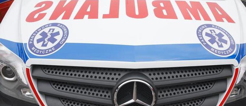 Staranował rogatki i wjechał wprost pod pociąg. 56-latek miał szczęście