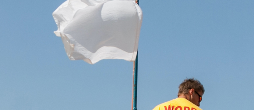 Czerwona flaga na Dziewokliczu, biała na Dąbiu