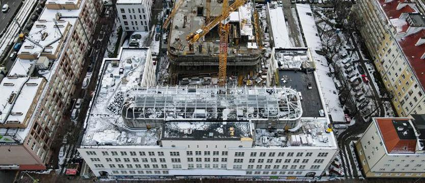 Nowa elewacja uporządkowała przestrzeń. Zmienia się ścisłe centrum Szczecina