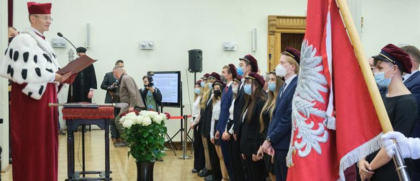 Najlepsza uczelnia wciąż czeka na kandydatów. Wolne miejsca na kierunkach stacjonarnych PUM