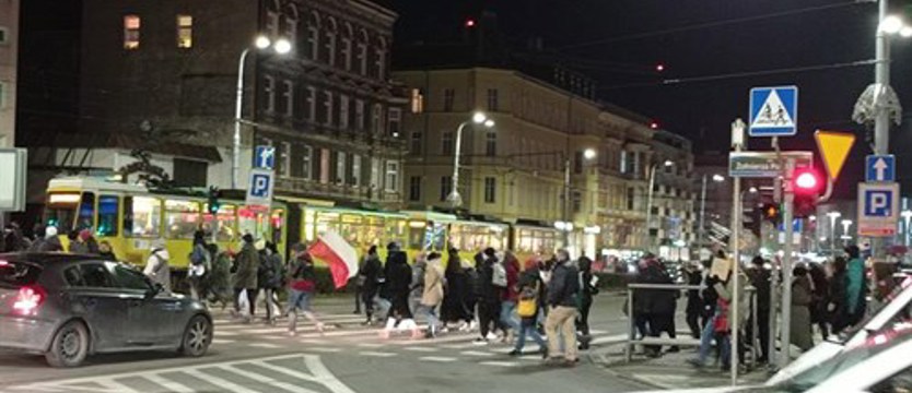 Protest w obronie praw kobiet. Z pl. Solidarności przed siedzibę PiS