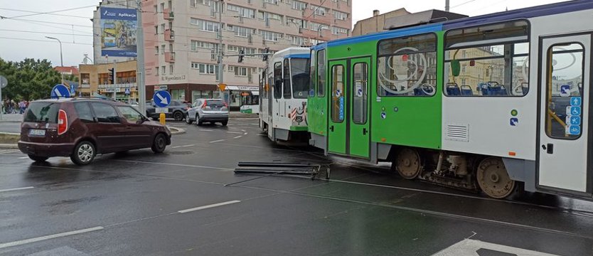 Zablokowany pl. Żołnierza Polskiego w Szczecinie. Korki w całym centrum