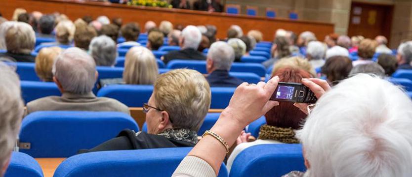 Propozycja dla seniorów. Jak mądrze zarządzać pieniędzmi
