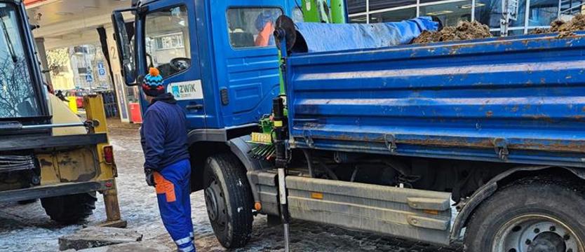 Ekipy ZWiK usuwały awarię w centrum Szczecina