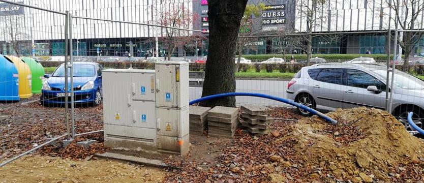 Głębokie wykopy w al. Wyzwolenia. Na (nie)widoku