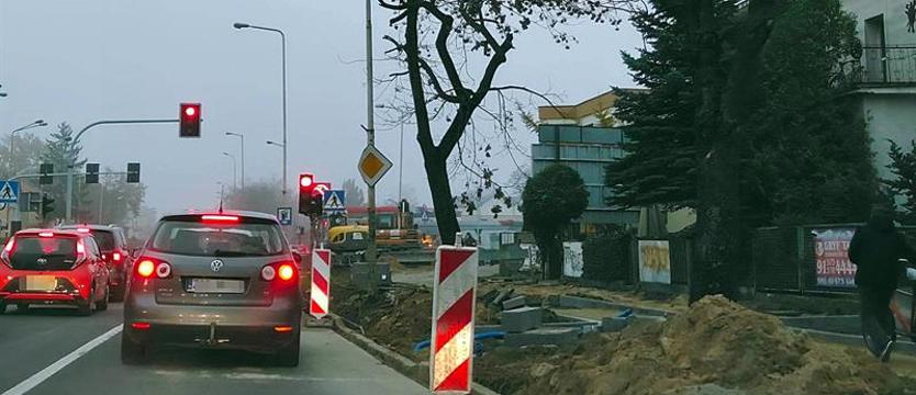 Nowe zatoczki i chodnik. Ul. Szczecińska w Stargardzie w remoncie