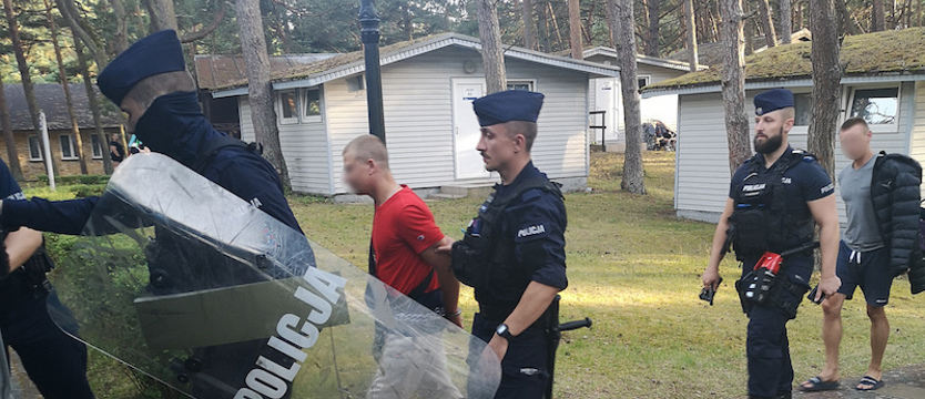 Policja skuła kajdankami ukraińskich ratowników w ośrodku „Enei” w Pogorzelicy